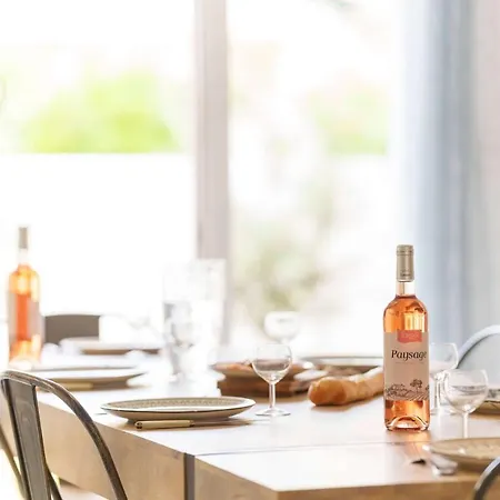 Maison Bourg,6 Personnes Avec Grande Terrasse Classe 1 Etoile Villa *