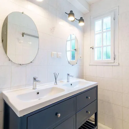 Maison Bourg,6 Personnes Avec Grande Terrasse Classe 1 Etoile Willa *